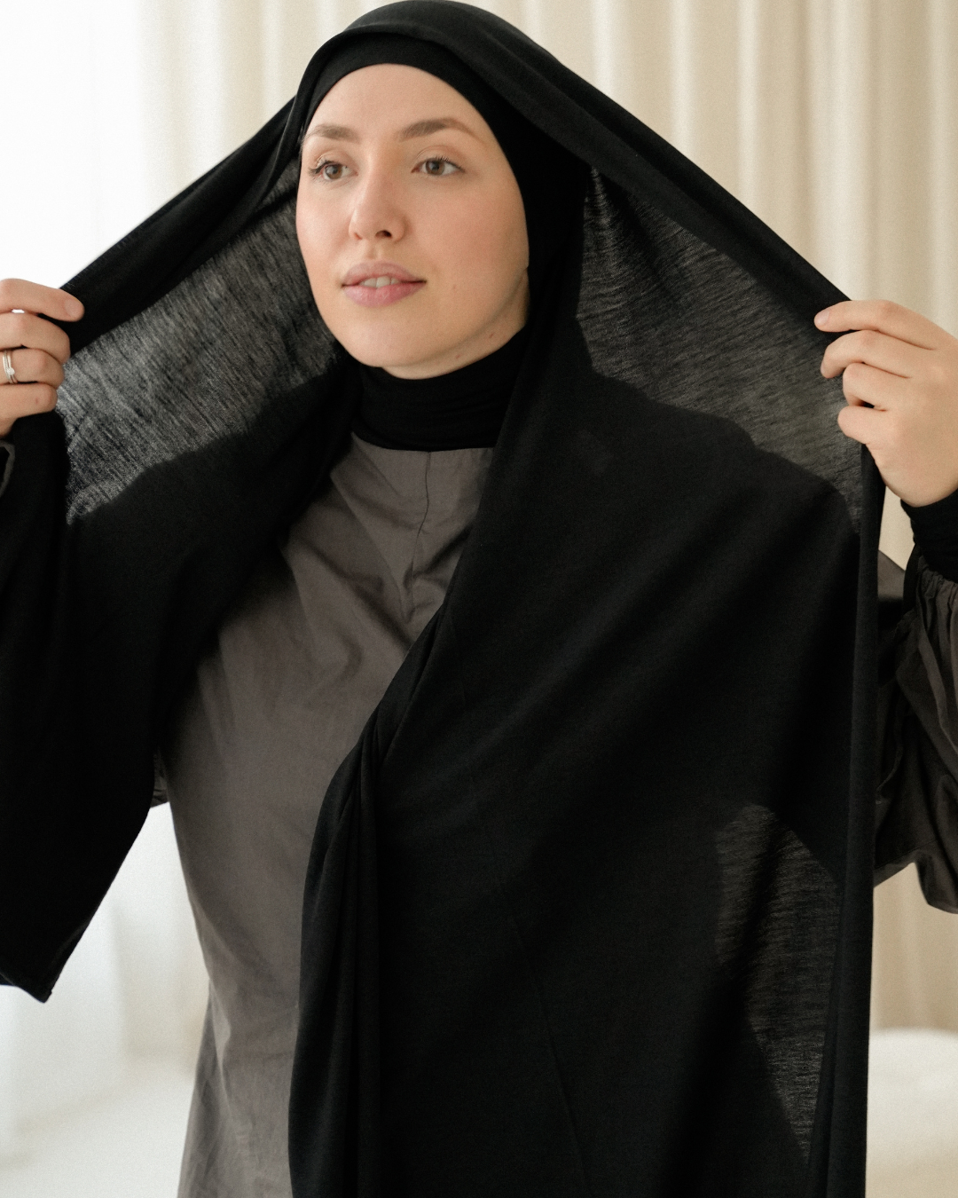 Hijab en jersey premium "Mariposa" en soie et coton bio (Black)