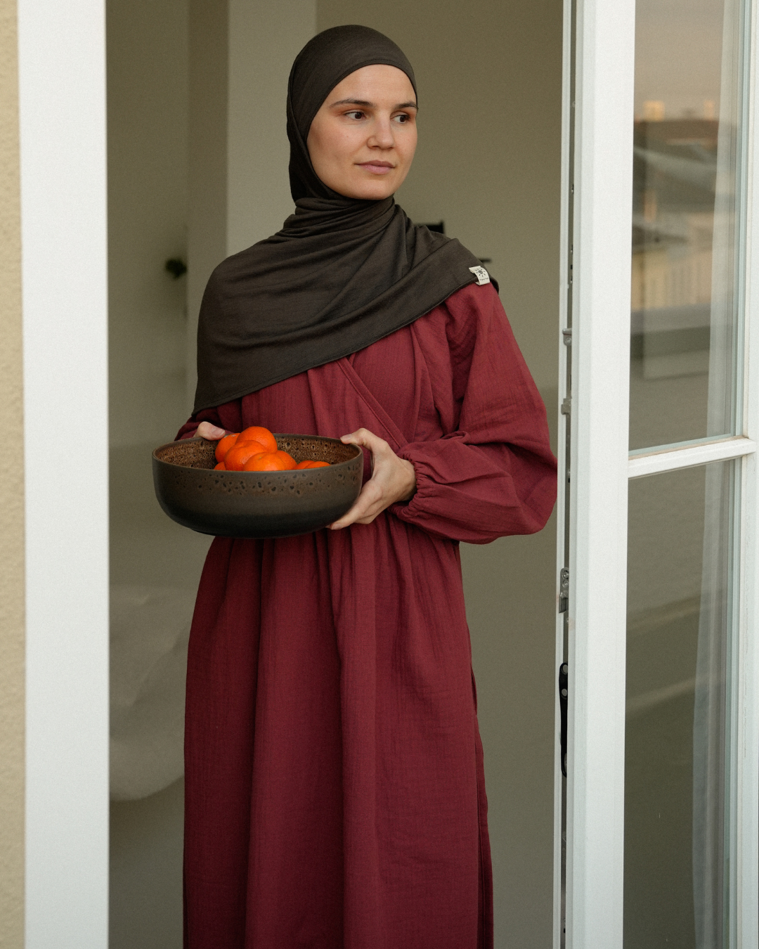 Abaya d'allaitement « Lunaria » en coton biologique (bordeaux)