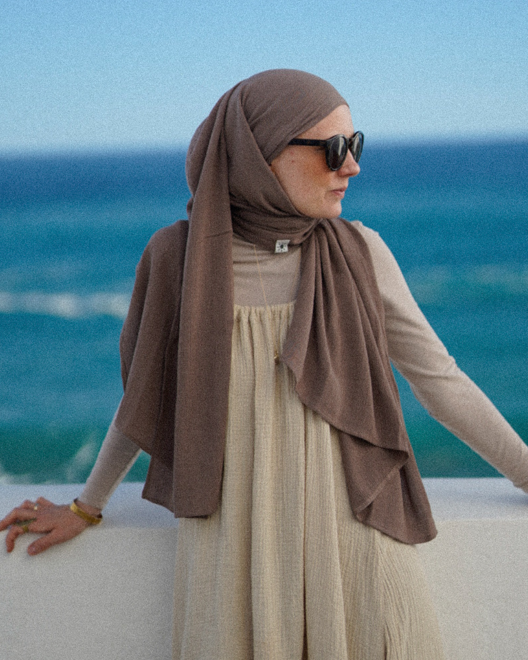 Crinkle Chiffon Hijab "Sandy" de viscose et de lin (Deep Taupe)