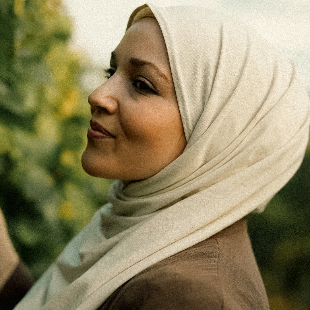 Pourquoi il vaut la peine, en tant que musulmane, d'acheter un foulard durable et naturel, fabriqué de manière équitable