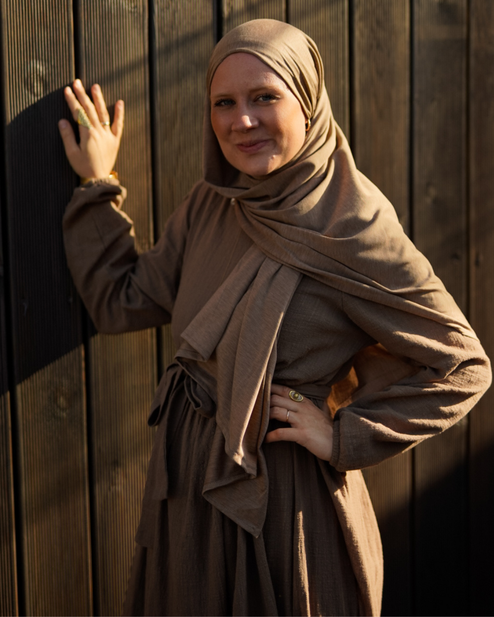 Hijab en jersey premium "Mariposa" en soie et coton bio (noisette)