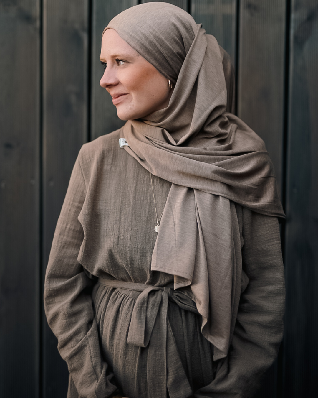 Hijab en jersey premium "Mariposa" en soie et coton bio (noisette)