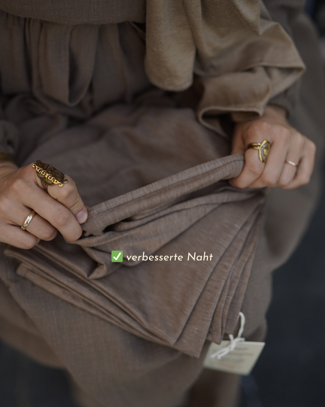 Hijab en jersey premium "Mariposa" en soie et coton bio (noisette)