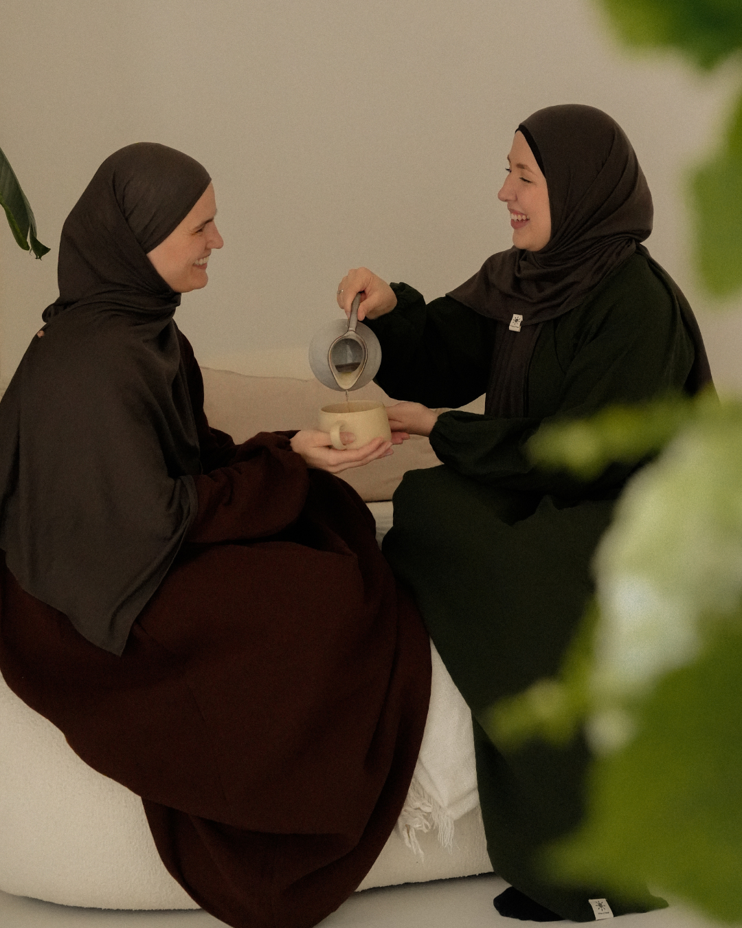 Abaya d'allaitement « Lunaria » en coton biologique (Date Brown)